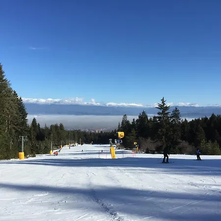 Апартамент Deluxe Studio Near Ski Road Mountain View&Free Underground Parking Банско