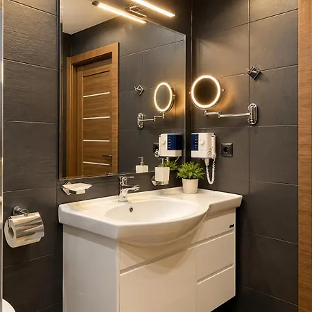 Апартамент Deluxe Studio Near Ski Road Mountain View&Free Underground Parking Банско