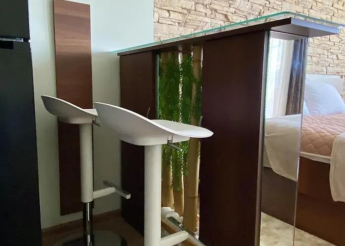 Apartment Deluxe 200m From Road *